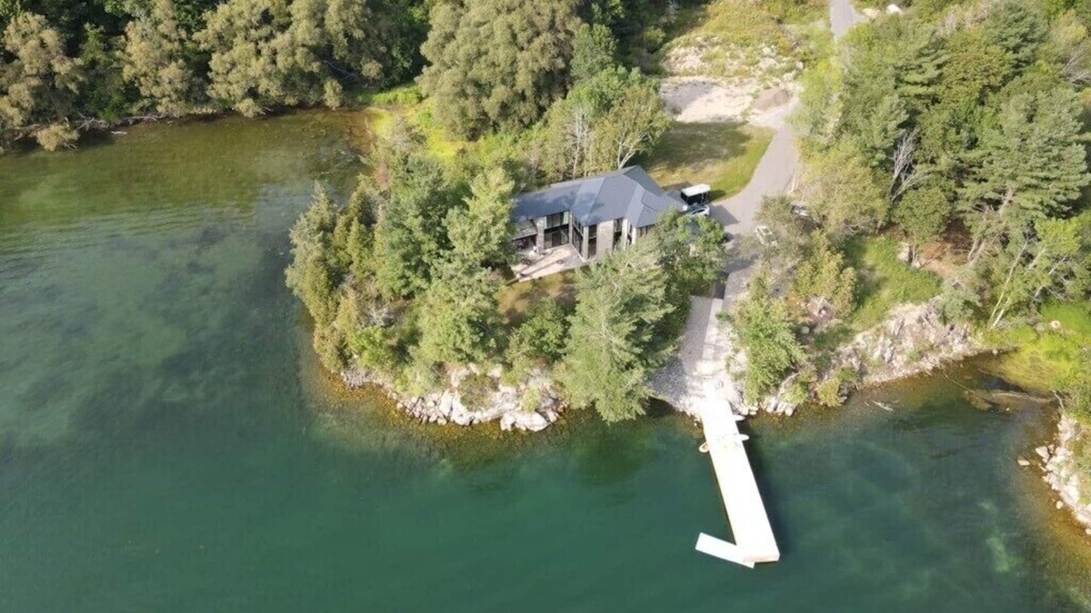 Kingston Cottage | Beautiful tranquil lakehouse in the heart of the Thousand Islands awaits you!