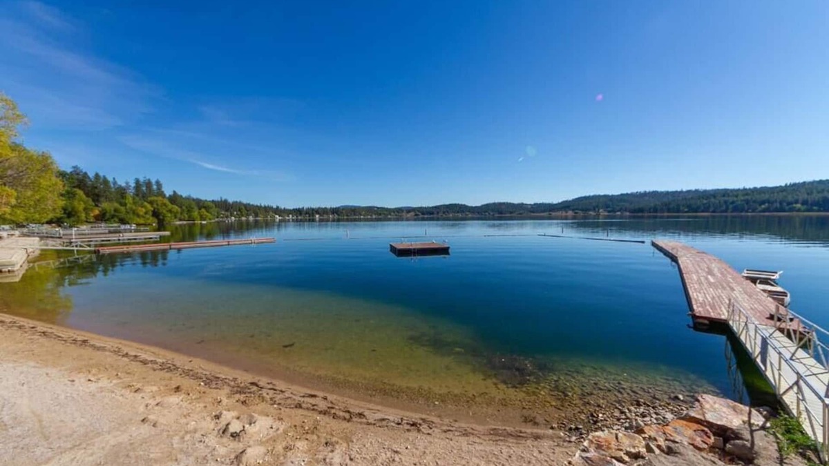Valley House | Beautiful Triplex Unit With Spectacular Lake View!