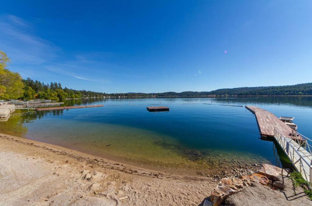 Valley House | Beautiful Triplex Unit With Spectacular Lake View!