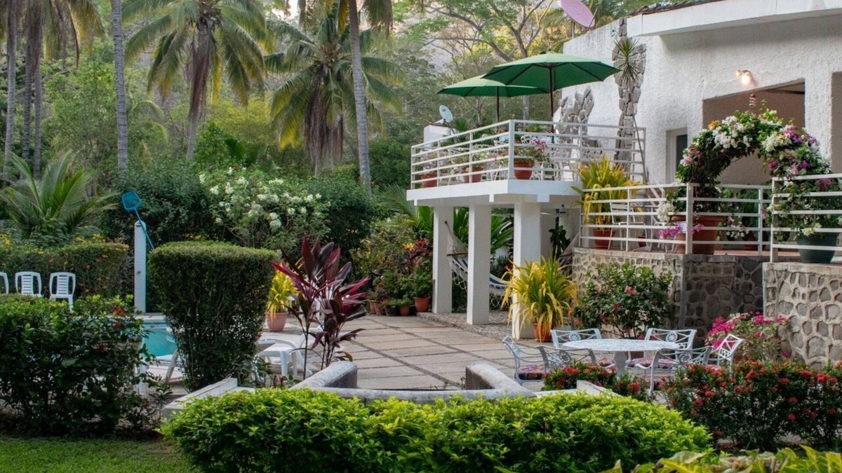 Mizata House | Beautiful Tropical Home with Private Beach
