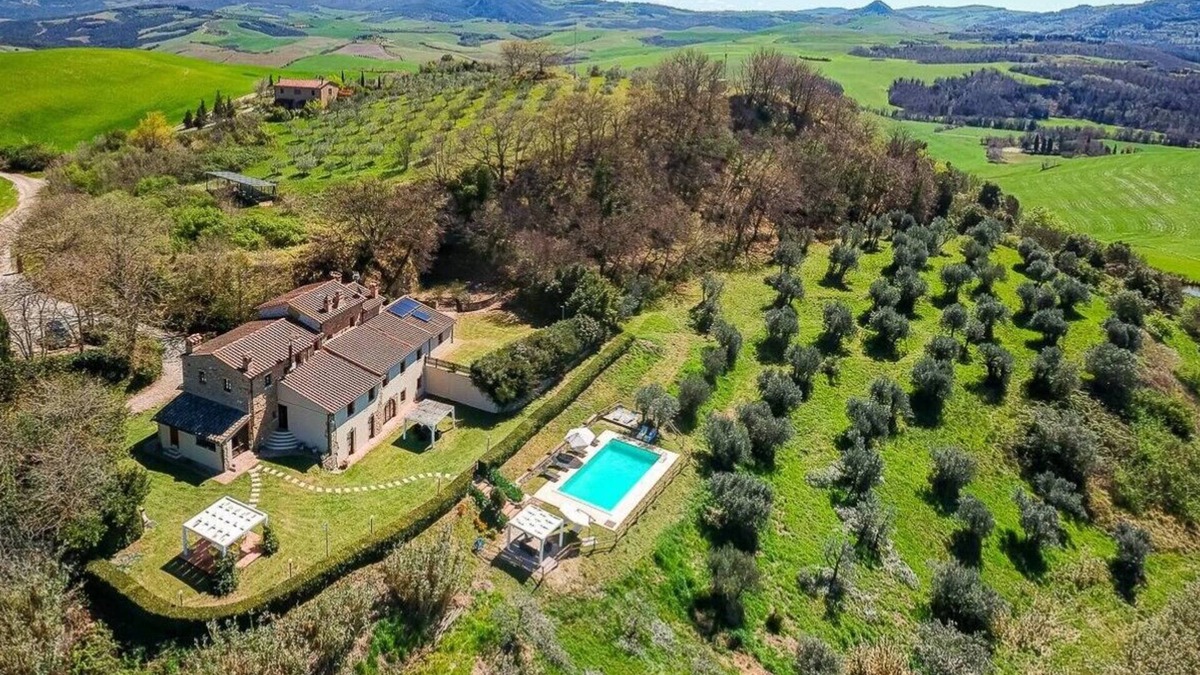 Volterra Villa | Beautiful Tuscan farmhouse in the Volterra hills. (Volterra 20 mins drive)