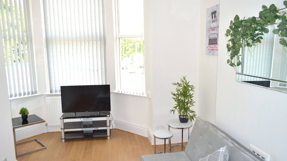 Forest Fields Apartment | Beautiful Two-Bed Apartment with Driveway parking