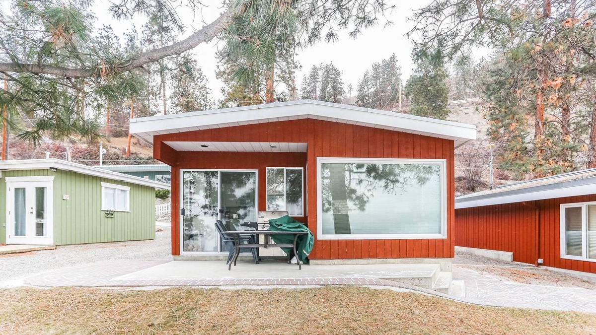 Central Okanagan Cabin | Beautiful Two Bedroom Lakefront Cabin - Seclusion Bay (Cabin #6)