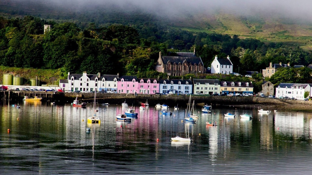 Achachork House | BEAUTIFUL TWO BEDROOM HOME LOCATED IN PORTREE HARBOUR STEPS AWAY FROM THE SEA