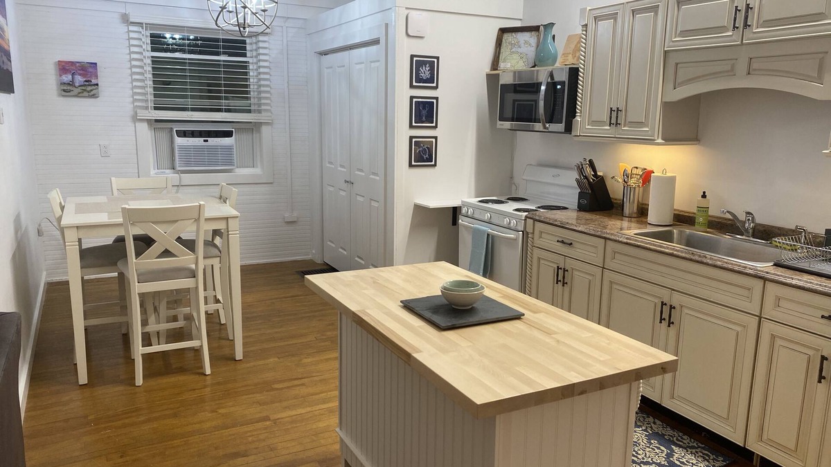 Manset Apartment | Beautiful two-bedroom in Manset Village
