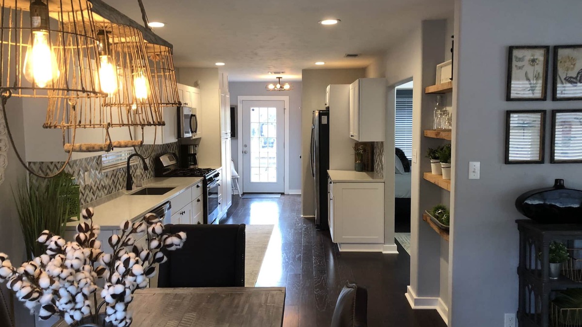Fredericksburg House | Beautiful Updated/Decorated Quaint Cottage in the Heart of Fredericksburg
