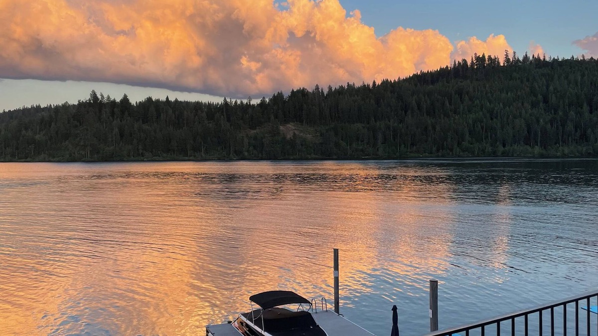 Worley House | Beautiful, updated lakefront home on Lake Coeur d’Alene - sleeps up to 8