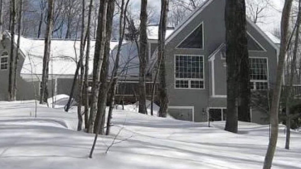 West Dover House | Beautiful, upscale skier & leafer sanctuary at Mount Snow - Pet Friendly !
