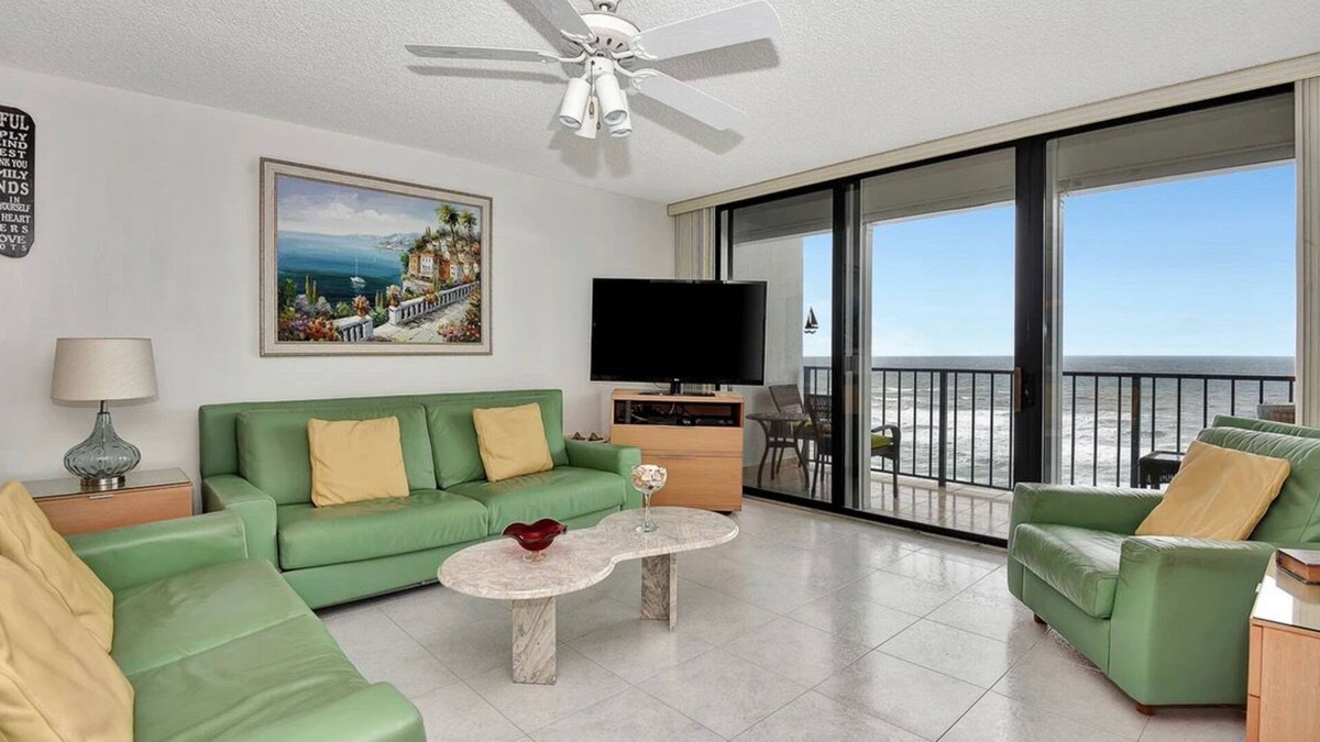 Bridgeport Heights Condo | Beautiful two bedroom condo