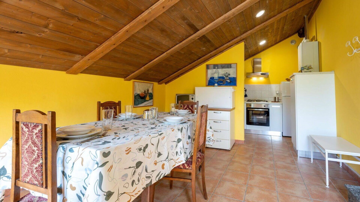 San Damiano dʼAsti Villa | Beautiful villa for 5 people with pool, WIFI, TV, patio, pets allowed, panoramic view and parking