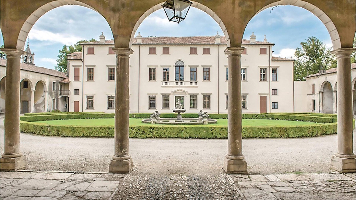 Castelgomberto Apartment | Beautiful vacation apartment in the courtyard of an old Venetian villa from the mid-17th century.