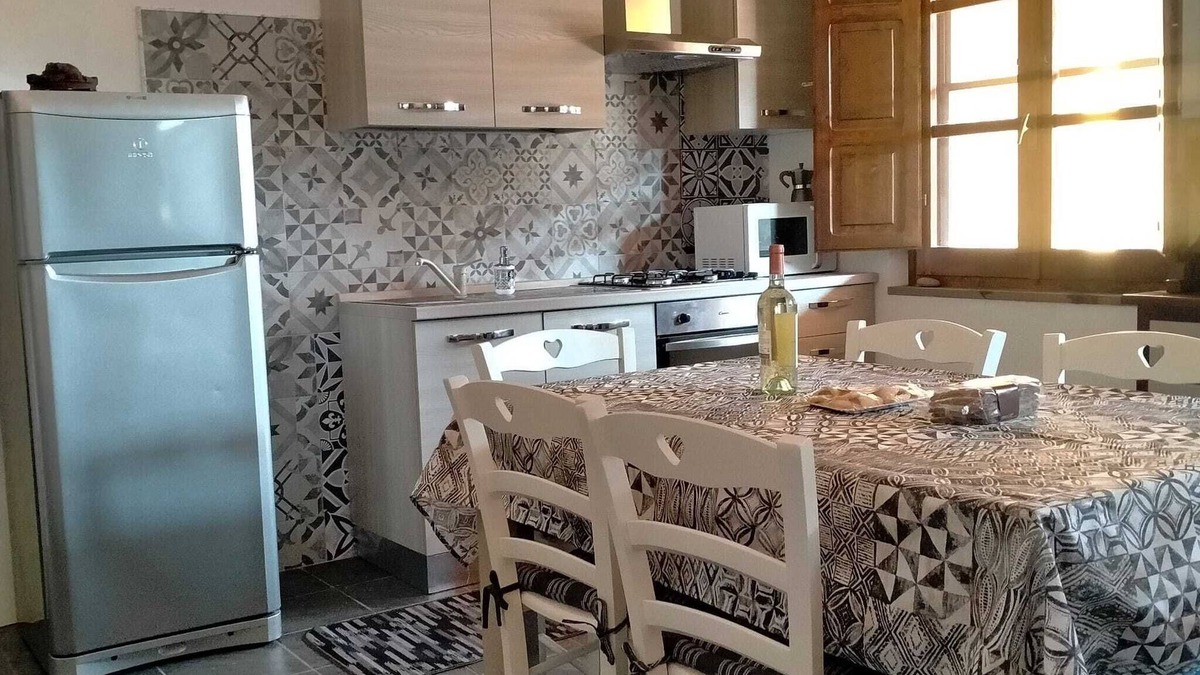 San Salvatore House | Beautiful vacation home surrounded by greenery near cabras