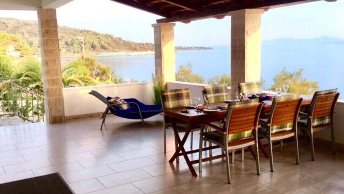 Stomorska House | Beautiful vacation home in the 1st row directly by the seaVilla Viktoria