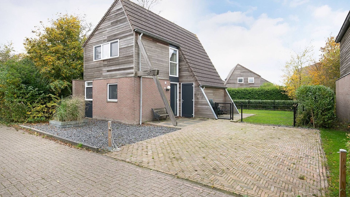 Grou House | Beautiful vacation home on watery recreation park Yn'e Lijte Grou