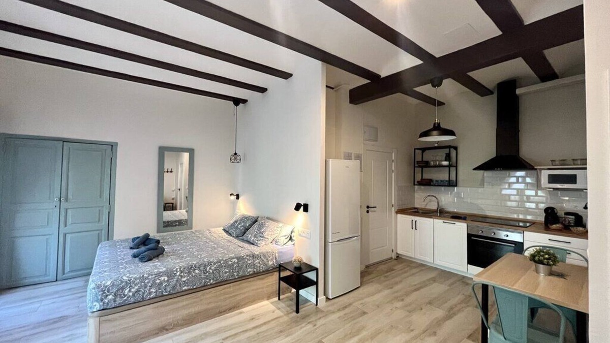 En Corts Apartment | Beautiful Valencian House Nice Balcony Ruzafa