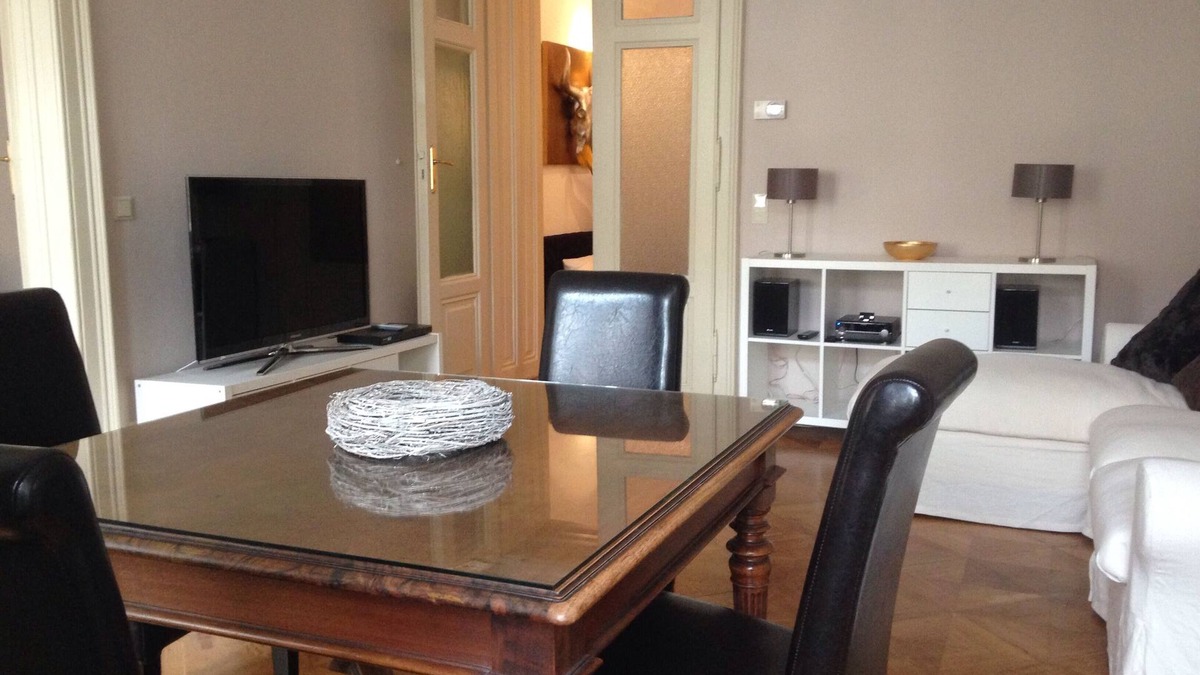 Josefstadt Apartment | Beautiful very centrally located apartment in a renovated old building