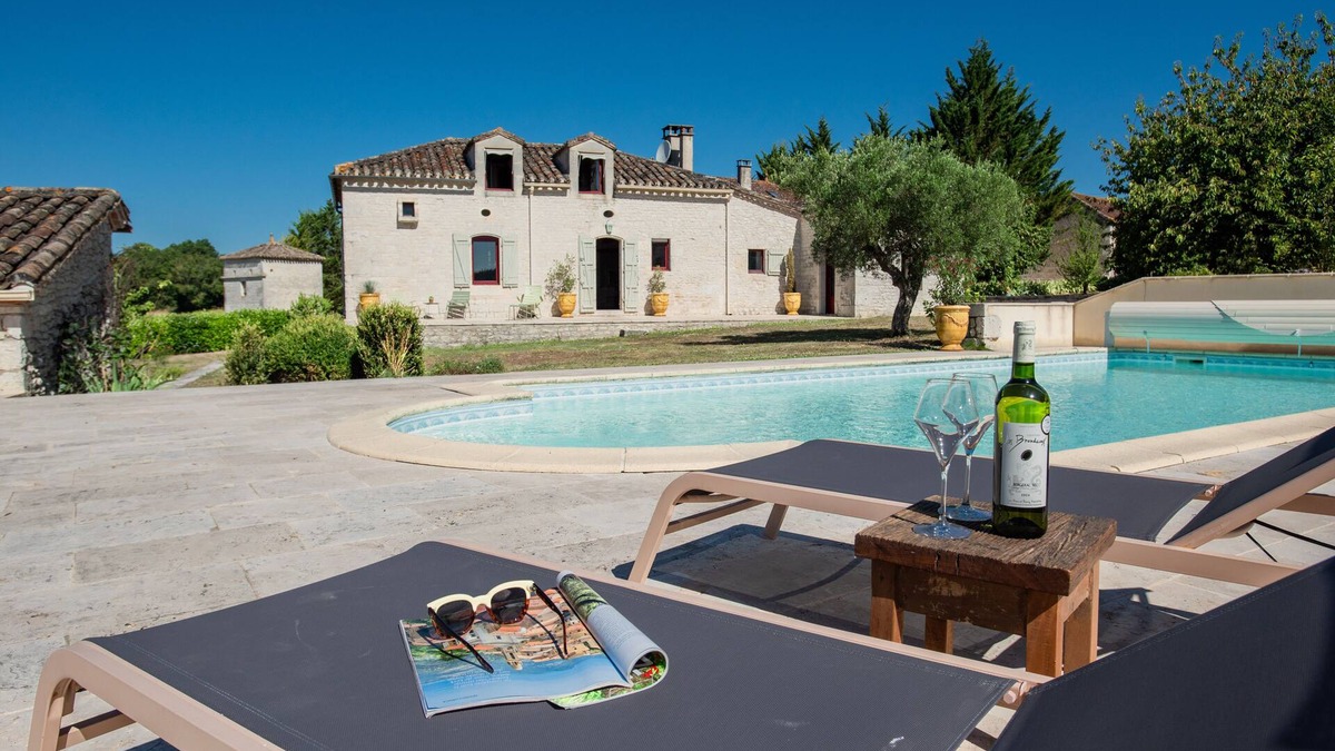 Montaigu-de-Quercy House | Beautiful villa with a pool and great views