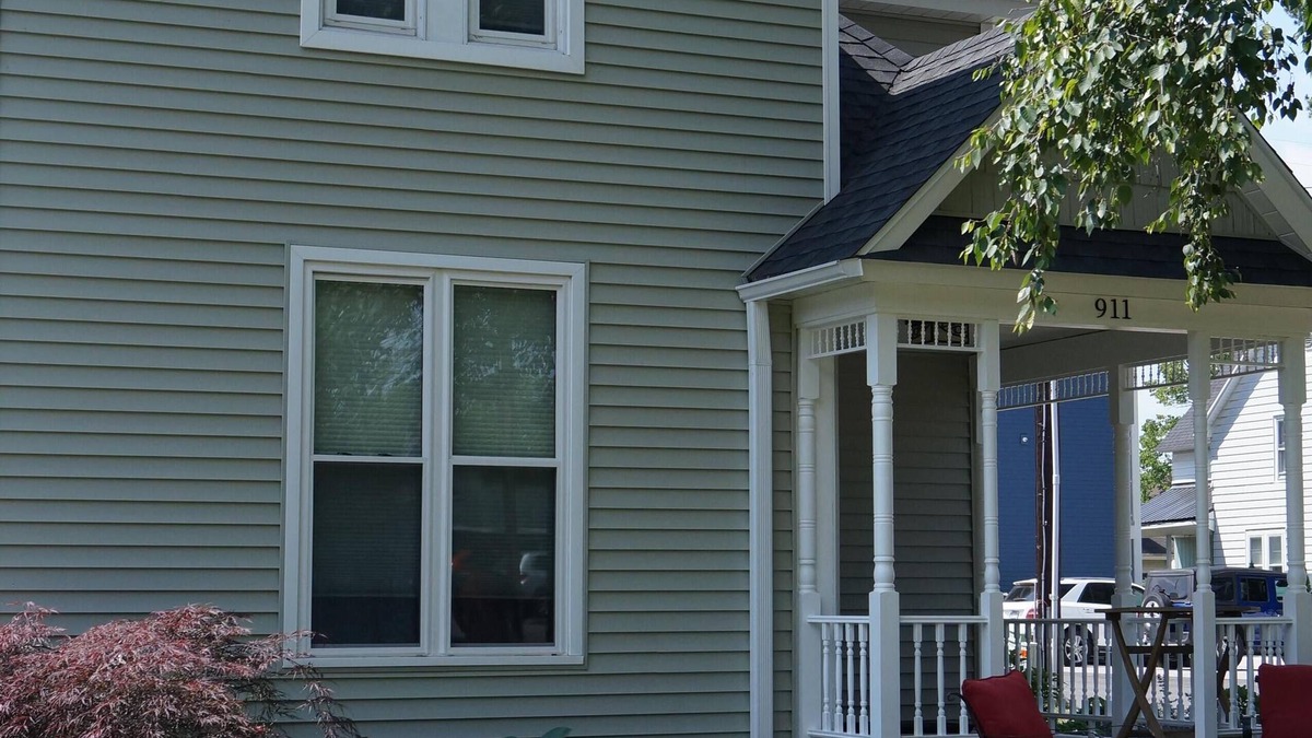 Traverse City House | Beautiful Victorian Home Close to beaches-Close To Downtown/Shops/Restaurants