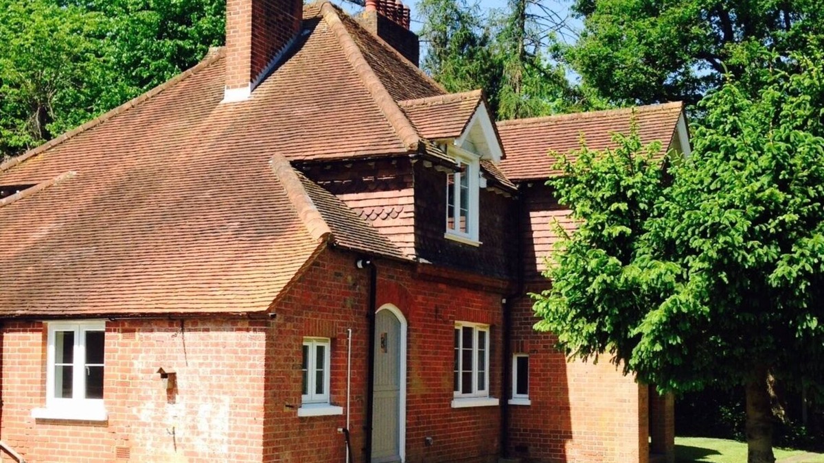 Epsom Cottage | Beautiful Victorian cottage in Ashtead easy access to London set in countryside