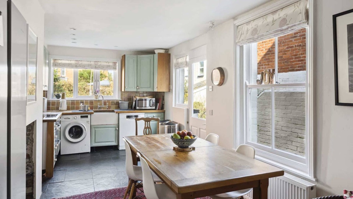 Exeter House | Beautiful Victorian Home on Peaceful Green Square
