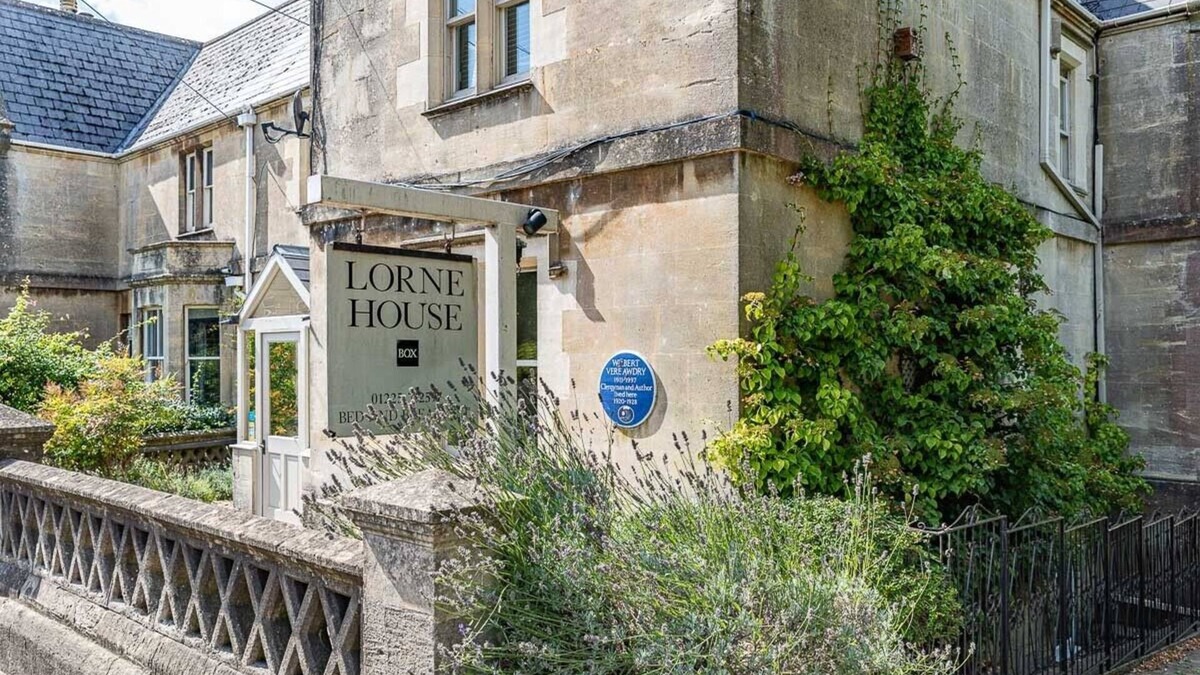 Box House | Beautiful Victorian Villa, near to Bath, modern and luxurious