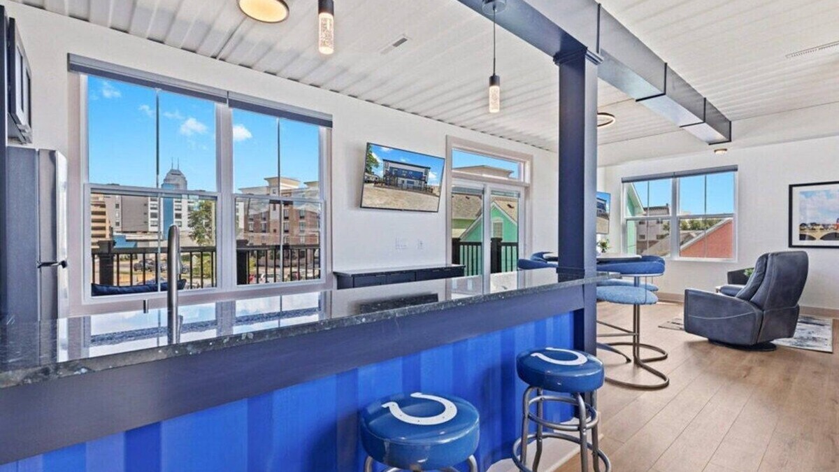 Babe Denny Apartment | Beautiful Views of Indy Skyline! Custom Home