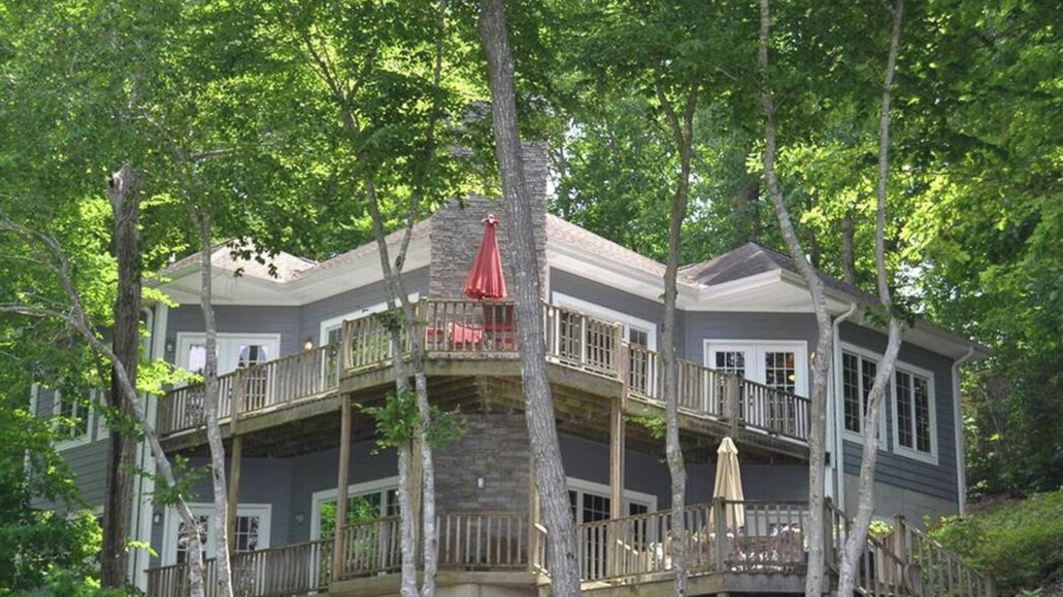 Reed Creek House | Beautiful views on Lake Hartwell! Deep cove! Everything you need to relax!