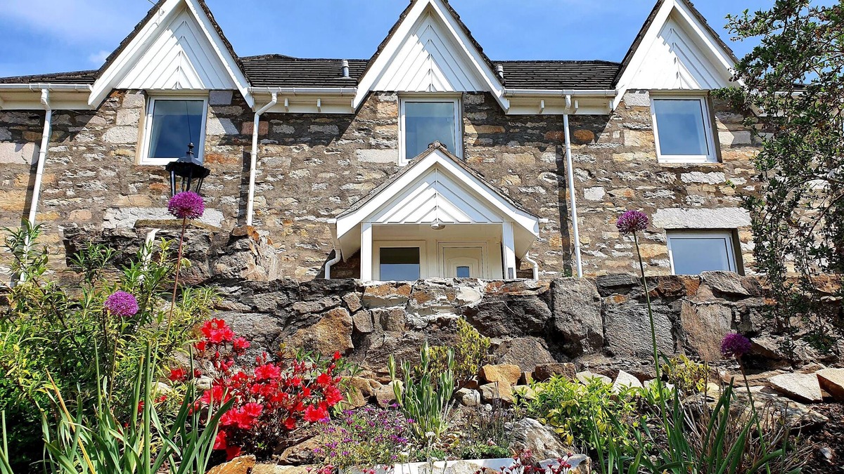 Pitlochry Apartment | Beautiful views, walking distance to town