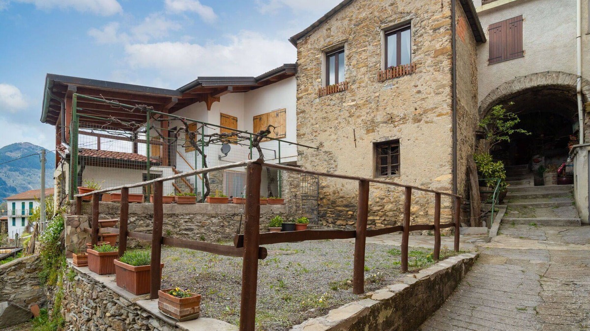 Molini di Triora Villa | Beautiful villa for 6 people with WIFI, TV and parking