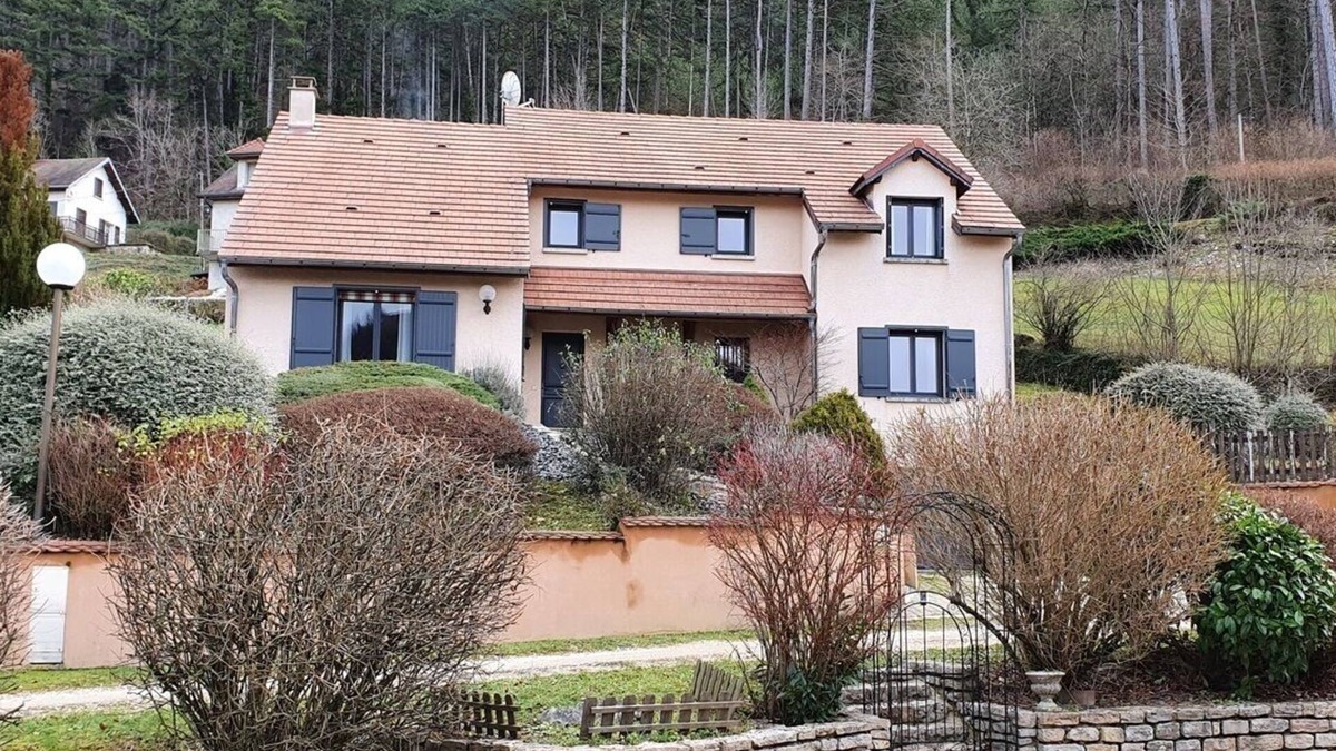Salins-les-Bains Villa | Beautiful Villa on the heights of Salins les Bains