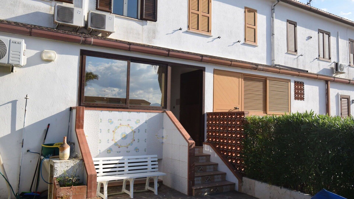 Fabrizio Villa | Beautiful villa for 4 guests with A/C, WIFI, TV, balcony, pets allowed, panoramic view and park.