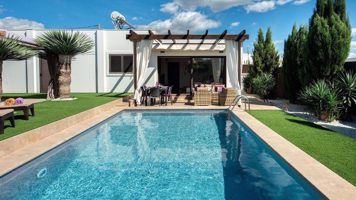 Ibiza Town Villa | Beautiful villa close to the beach and Ibiza for families and friends