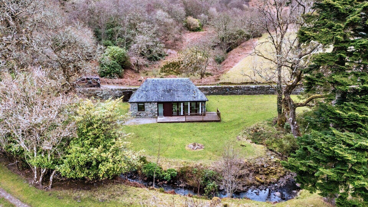 Lochgilphead House | Beautiful villa for 2 people with WIFI, terrace, pets allowed and parking