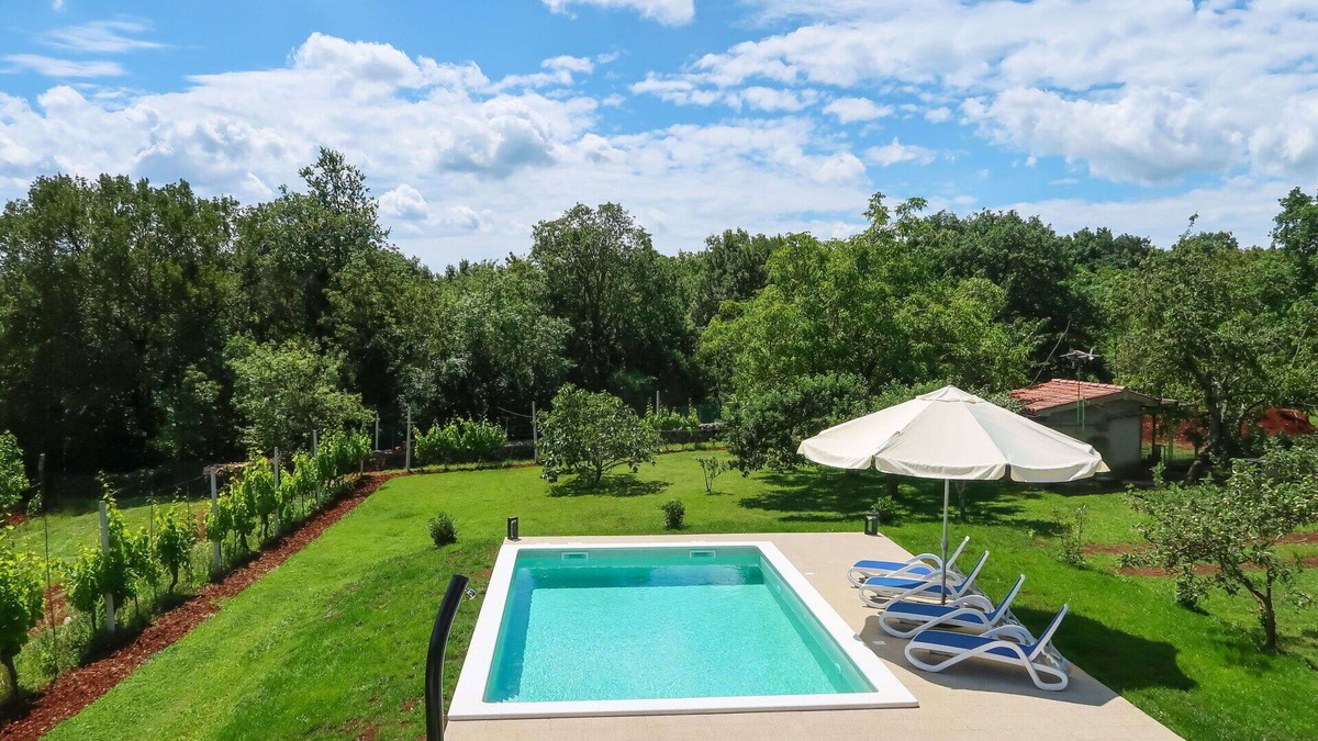 Becici House | Beautiful villa for 6 guests with WIFI, A/C, private pool, TV, terrace, pets allowed and parking