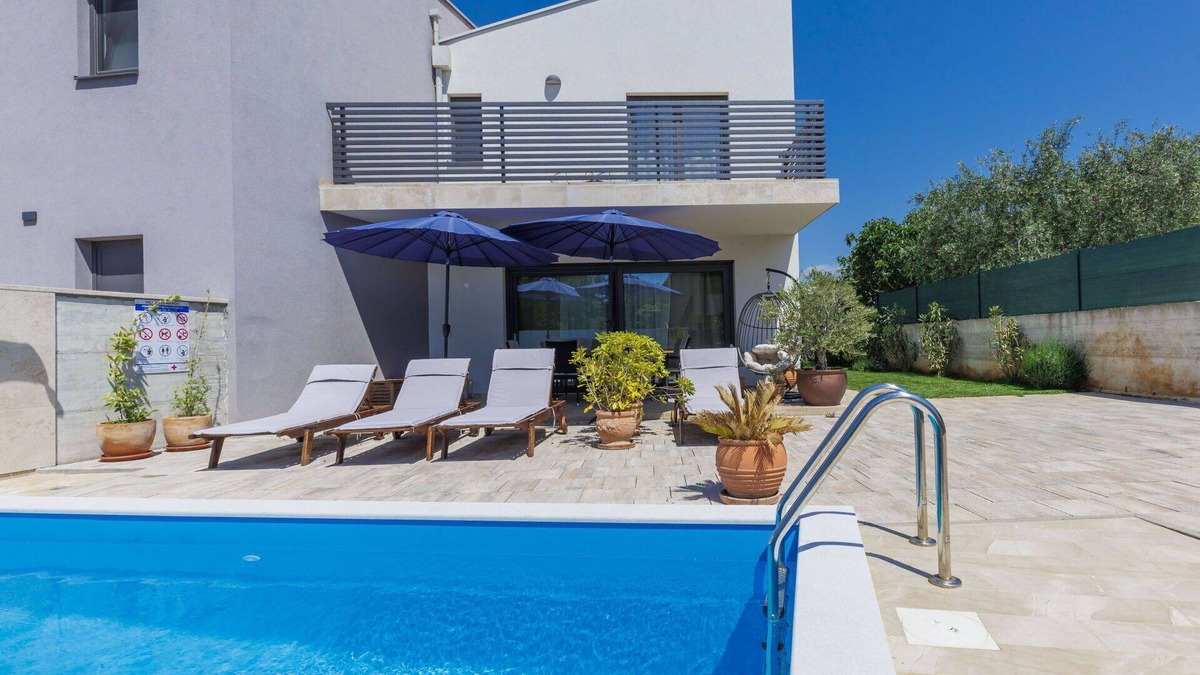 Vrznaveri House | Beautiful villa for 6 people with A/C, private pool, WIFI, TV, terrace, pets allowed and parking