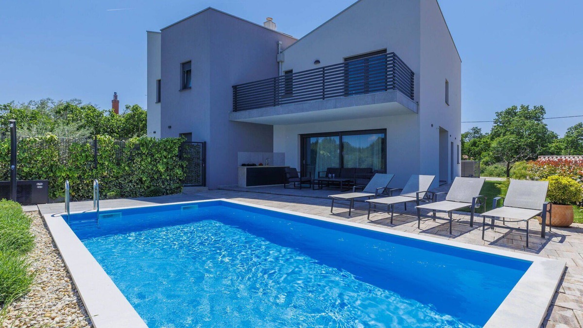 Vrznaveri House | Beautiful villa for 6 people with WIFI, A/C, private pool, TV, terrace, pets allowed and parking
