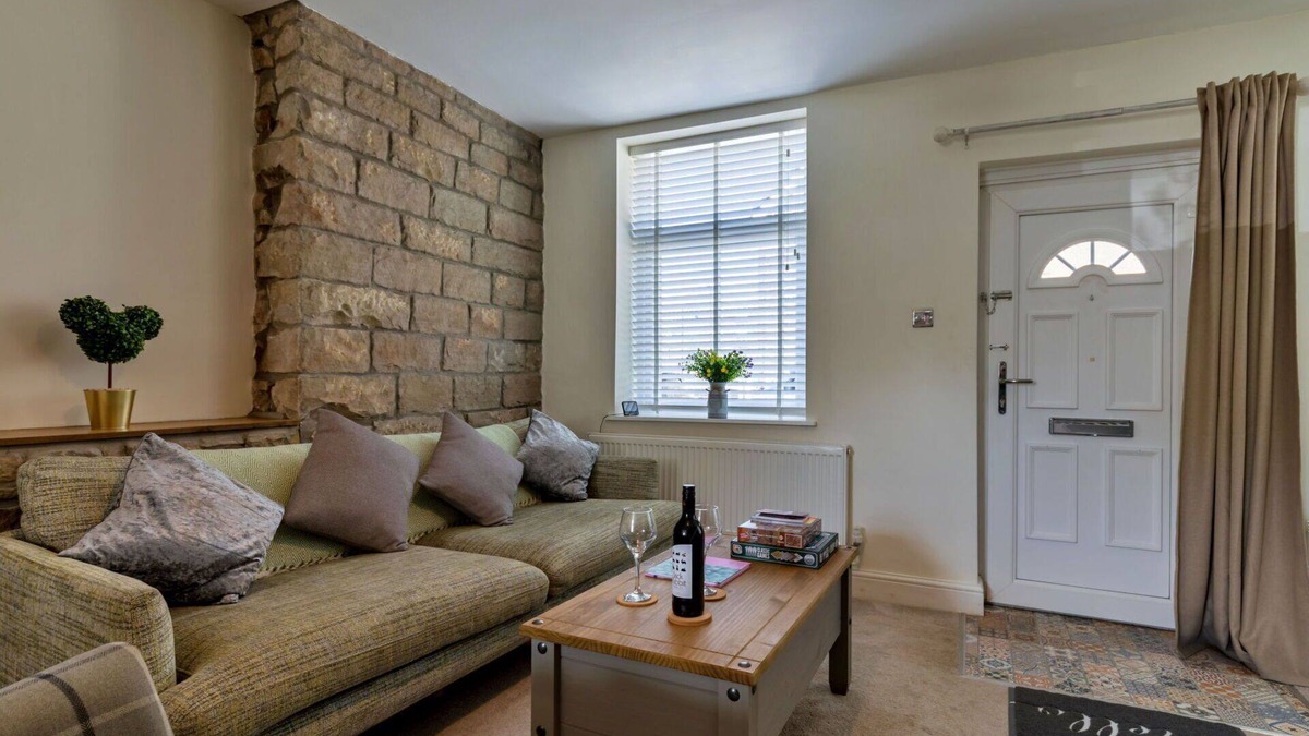 New Mills House | Beautiful villa for 2 guests with WIFI and pets allowed