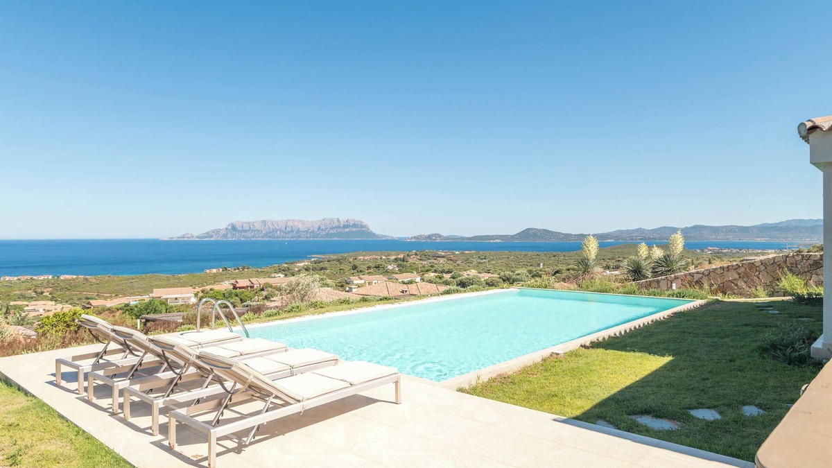 Golfo Aranci Villa | Beautiful Villa "Martina" with Sea View, Pool & A/C