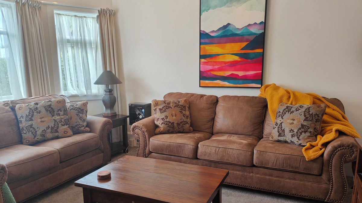 Woolston House | Beautiful villa near everything!