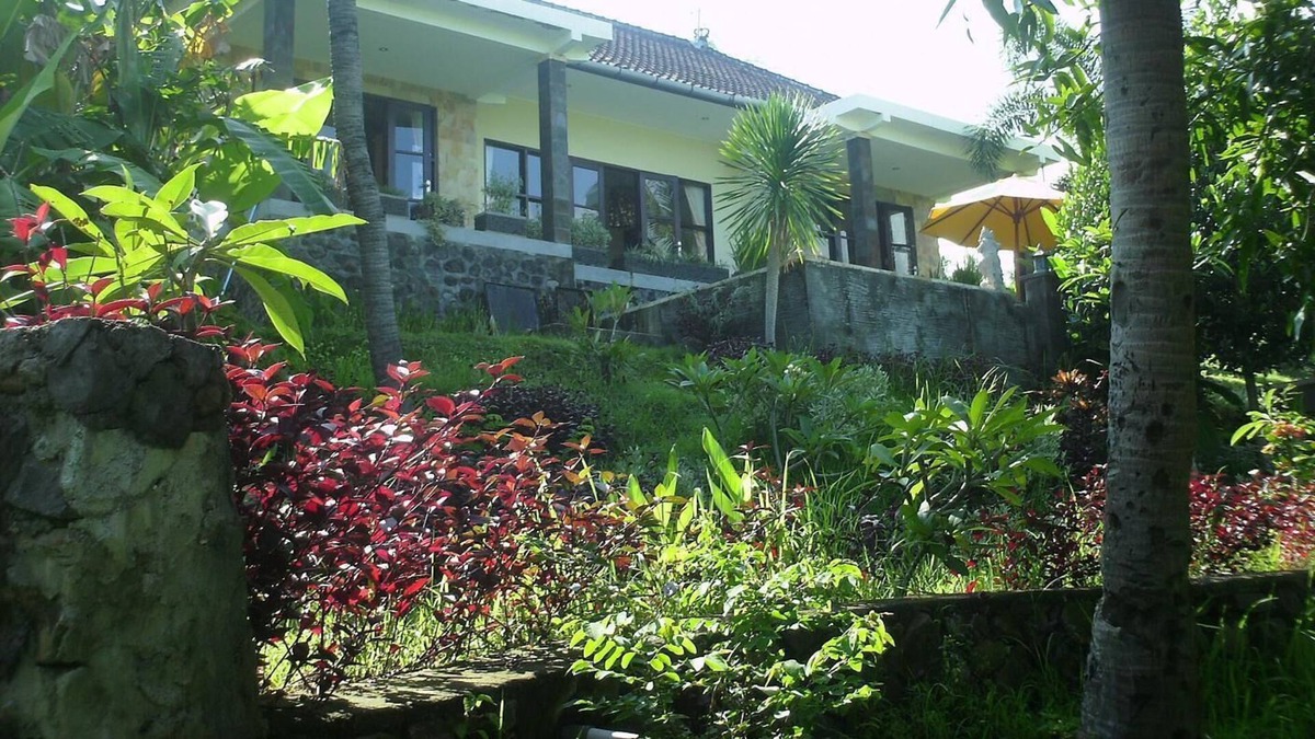 Kalibukbuk Villa | Beautiful villa on a hill with sea, mountain and rice field views