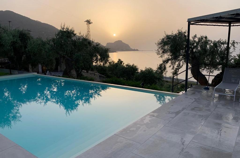 Sant'Ambrogio Villa | Beautiful villa on the seaside with pool