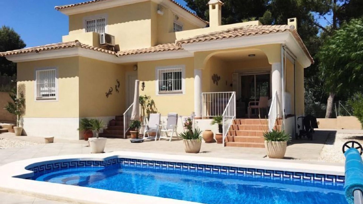 Castalla Villa | Beautiful Villa, Sleeping up to 6 guests with Private Pool and WiFi Access