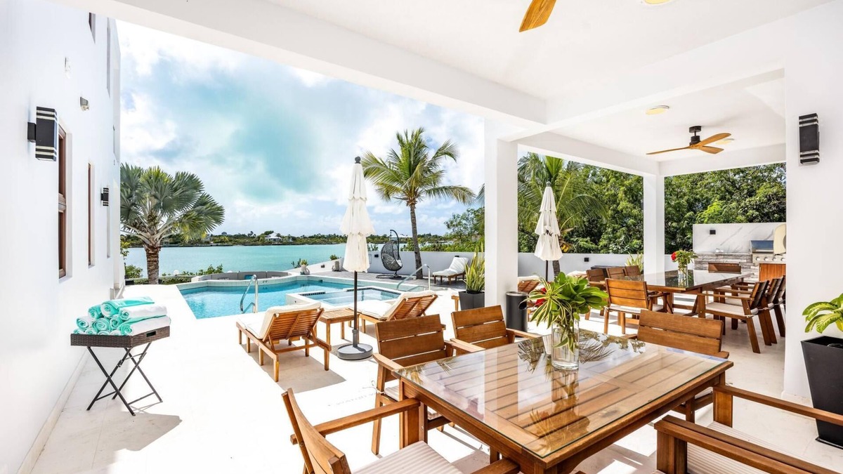 Ocean Point Villa | Beautiful Villa Cena! 4 Bedrooms, Waterfront, Jacuzzi, Gym, Amenities