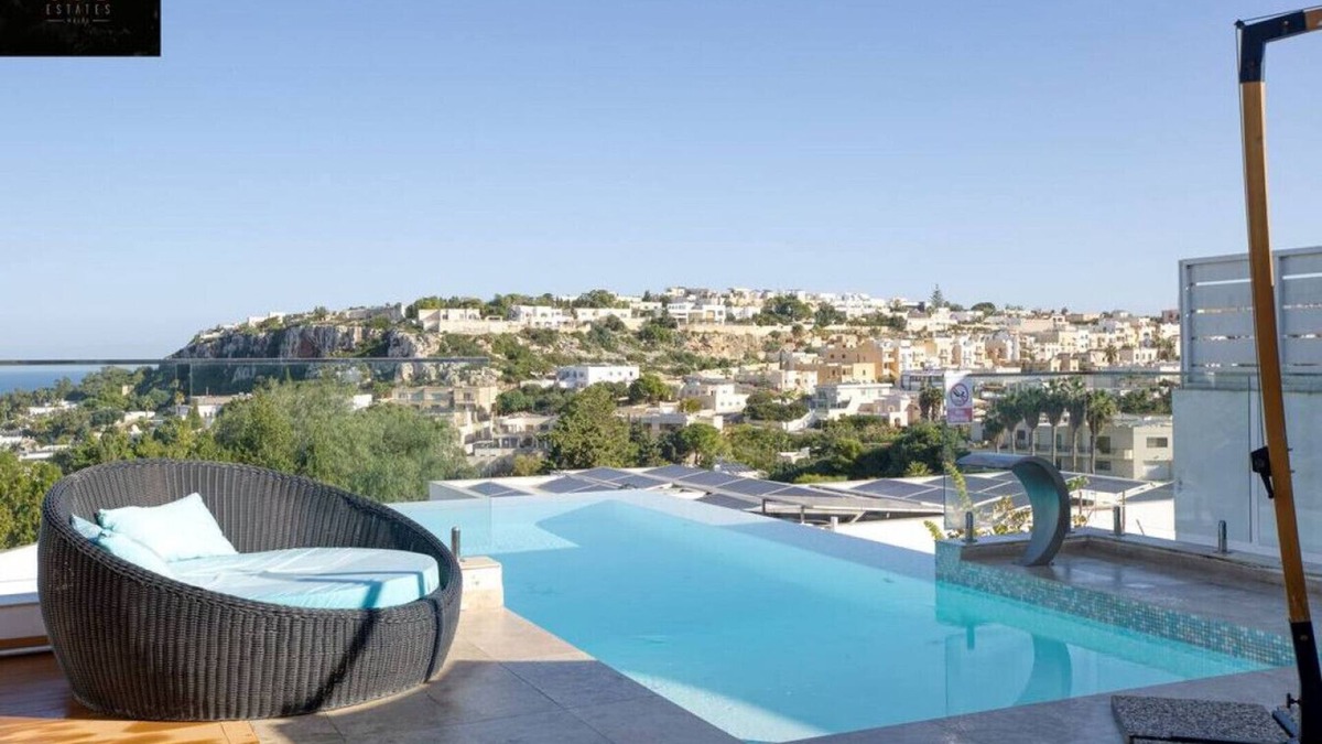 Santa Maria Estate House | Beautiful villa with views, indoor/outdoor Pool !