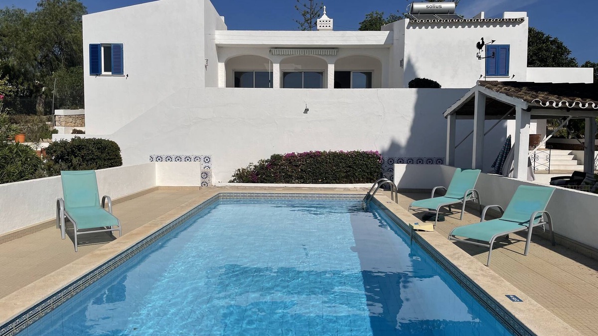 Monte Raposo Villa | beautiful villa with private pool, bbq, wifi, 10 mins from the sea and golf
