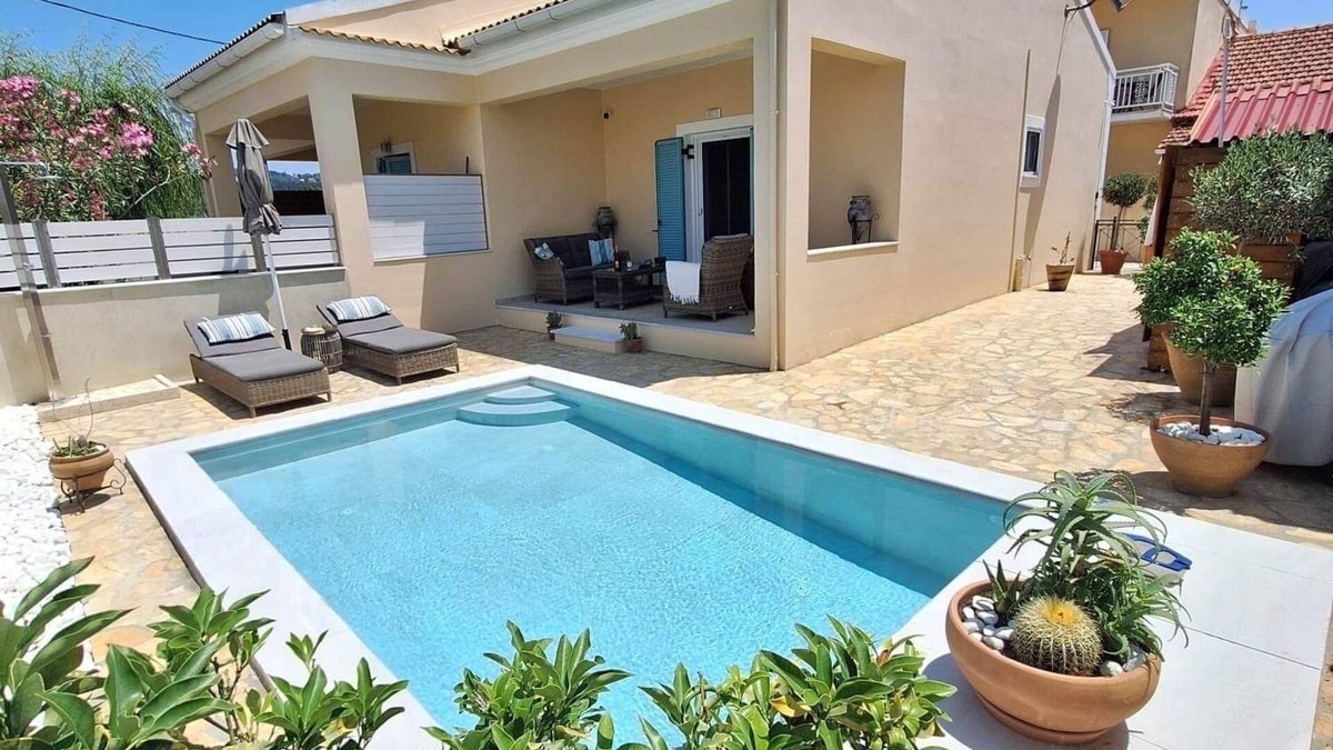 Ag. Georgios Villa | Beautiful villa with private infinity pool at 300m from the beach and restaurant