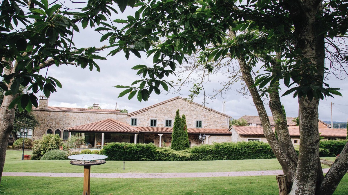 Chantada Villa | Beautiful Villa with garden and fireplace 10 minutes from the Ribeira Sacra