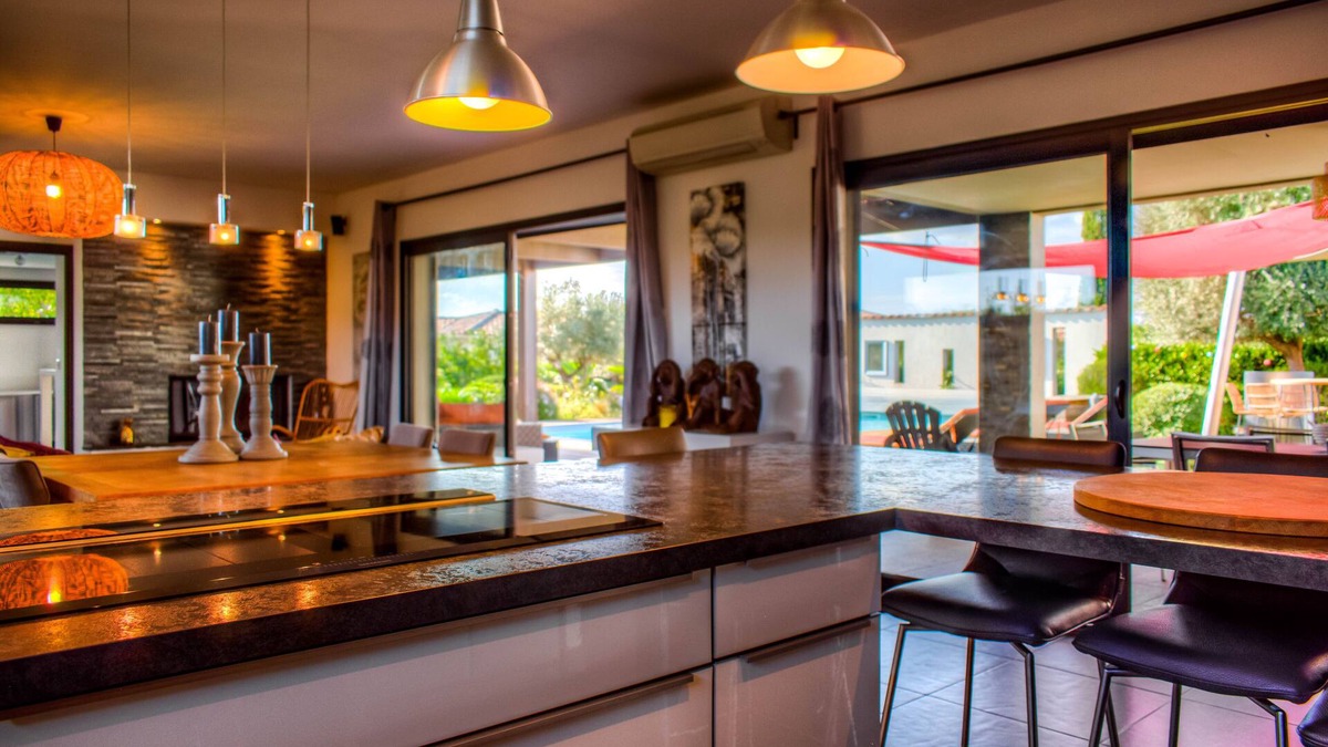 Lecci Villa | Beautiful villa with heated swimming pool, for 10 pers. 1 km from the beach.