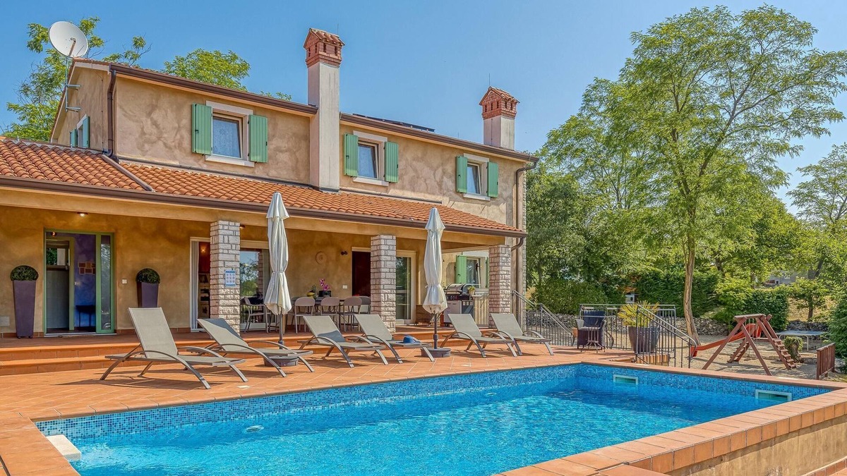 Lupoglav Cabin | Beautiful villa with swimming pool surrounded by a natural fence