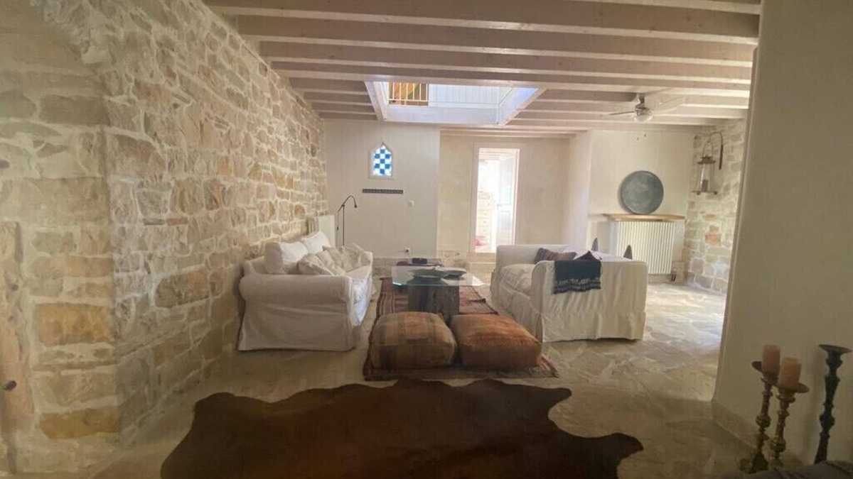 Mpogdanatika Villa | Beautiful villa with natural pool near the sea